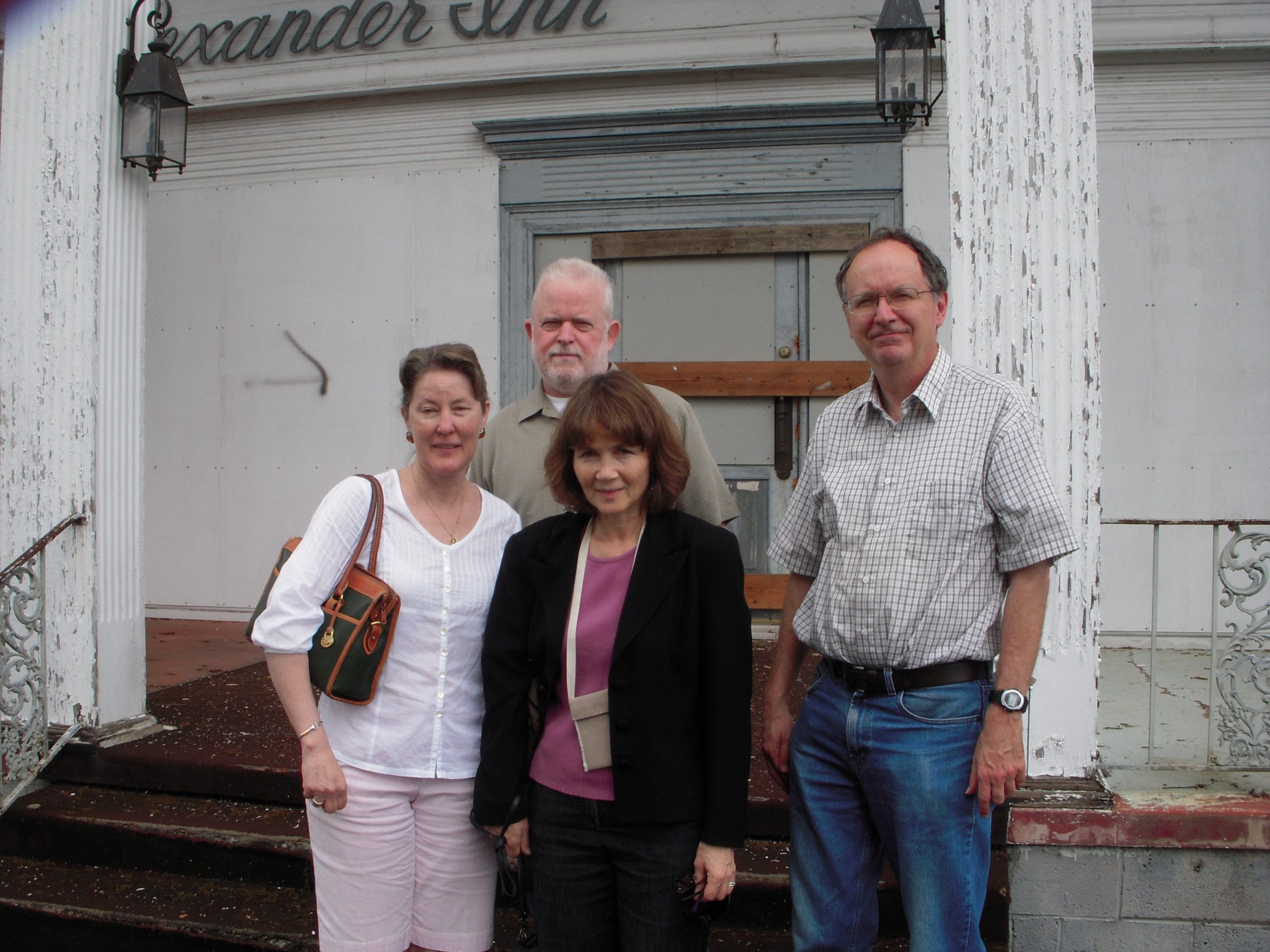 NTHP's Nancy Tinker and Betsy Merritt with DOE's Skip Gosling and Terry Fehner in front of the Alexander Inn at Oak Ridge